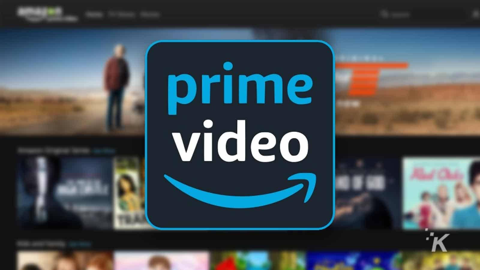 Amazon Prime Video 標誌顯示在模糊的串流平台介面上。 — 亞馬遜 GIF 壁紙