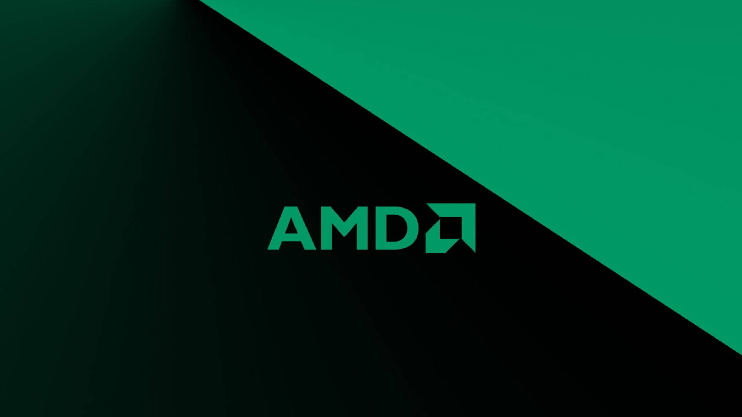 AMD 桌布 壁紙 — AMD 標誌以青綠色居中，置於深綠色和黑色的對角分割背景上。