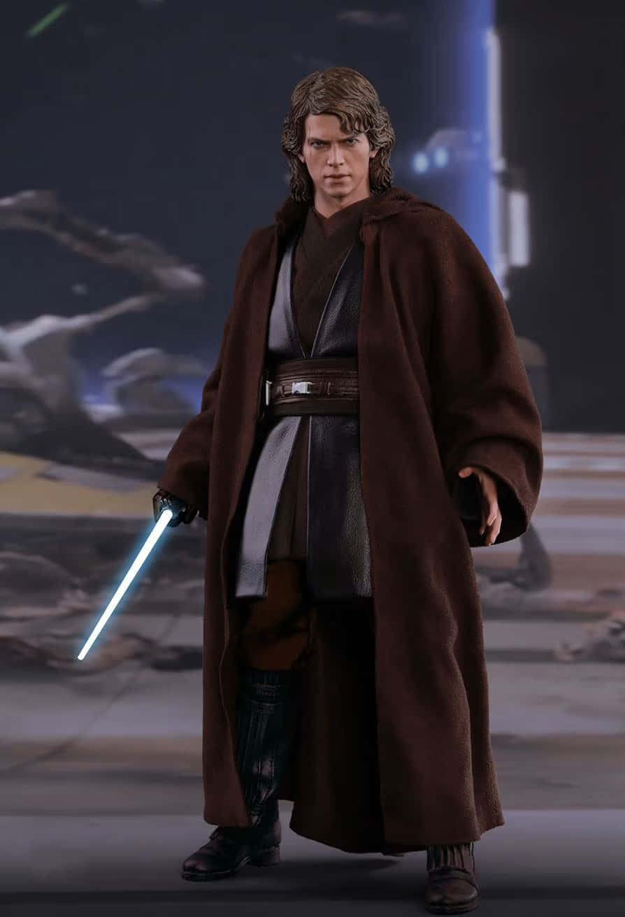  壁紙 — 一個詳細的Anakin Skywalker可動人偶，身穿絕地長袍，在黑暗科幻背景下手持發光藍色光劍。