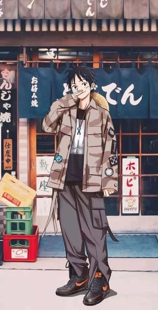  壁紙 — 穿著迷彩外套的動畫男孩站在傳統日本商店前微笑，店鋪掛著招牌和木箱。