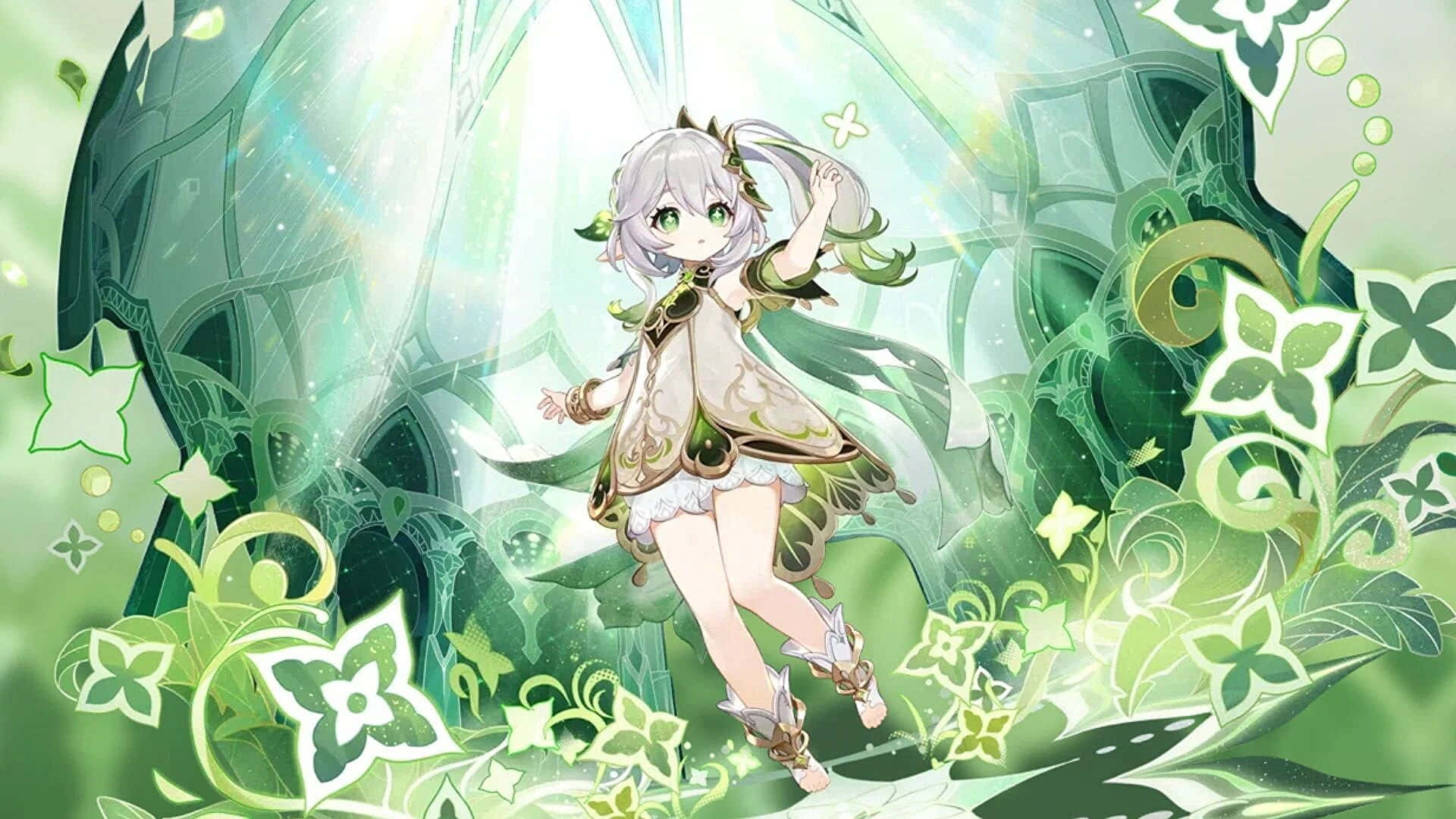 Nahida 桌布 壁紙 — 一位開朗的動漫女孩，銀色頭髮和綠色眼睛，在魔法森林中閃爍的綠色藤蔓和花朵間跳舞。