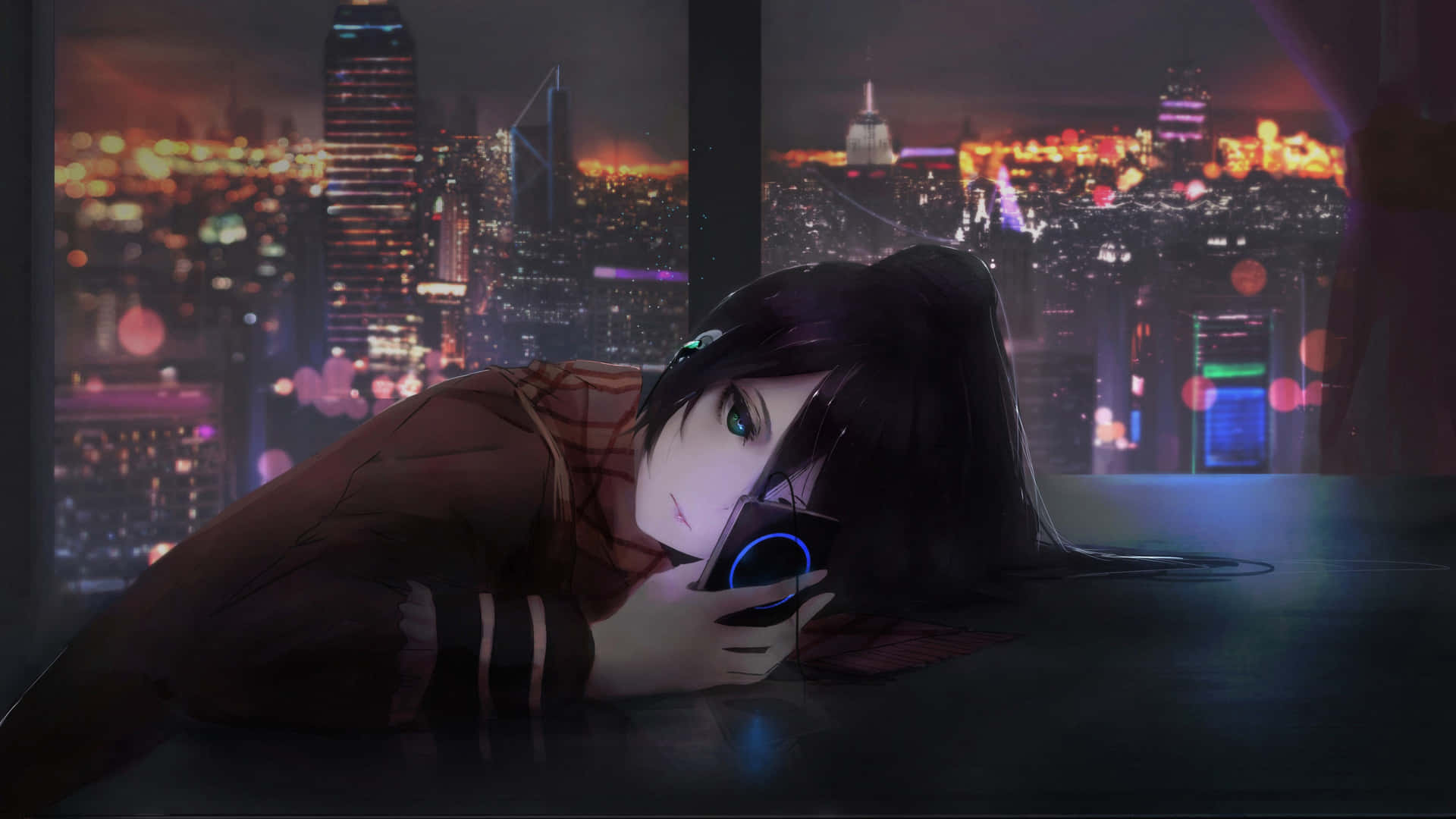 眼睛發光的動漫女孩在窗邊看手機，窗外是夜晚的霓虹城市。 — 4K 動漫手機壁紙 壁紙