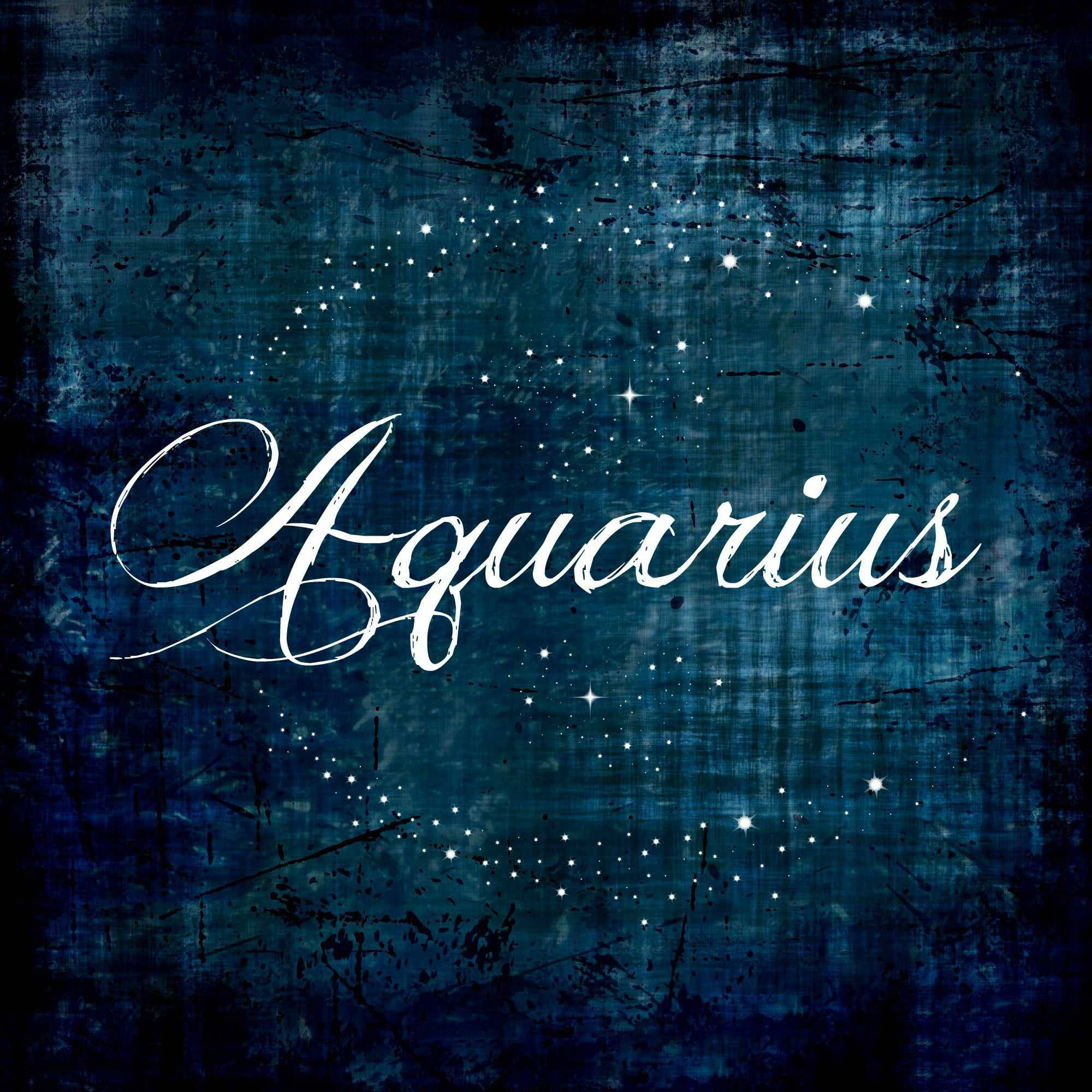 aquarius 桌布 壁紙 — 「Aquarius」這個詞以優雅的白色字體在佈滿閃爍星星的紋理深藍色宇宙背景上發光。