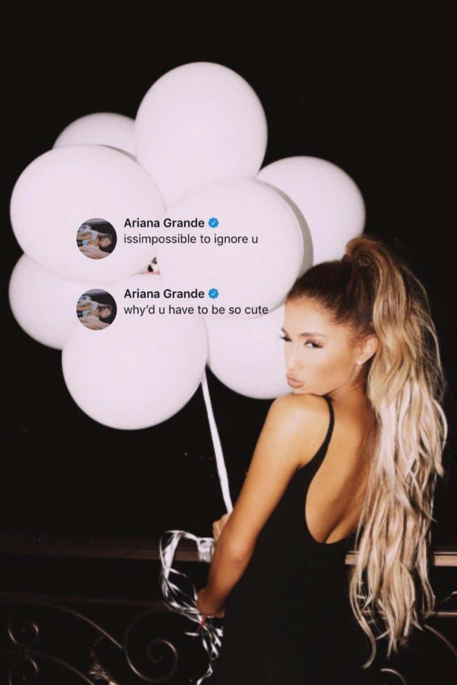 Aesthetic Ariana Grande 桌布 壁紙 — Ariana Grande 在深色背景下拿著顯示她推文的白色氣球擺姿勢。