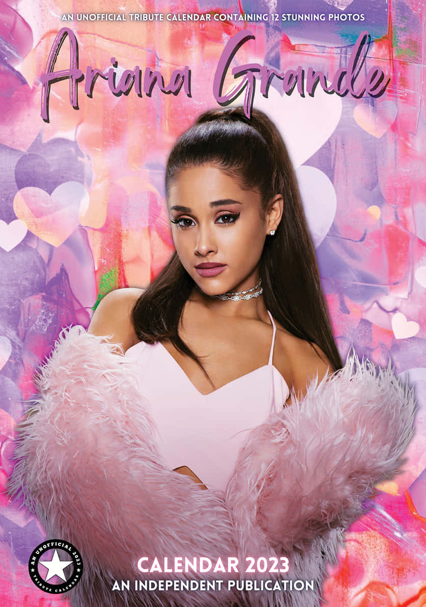 Ariana Grande 穿著粉紅色羽毛服裝，背景為愛心 — 亞莉安娜·格蘭德 GIF 壁紙