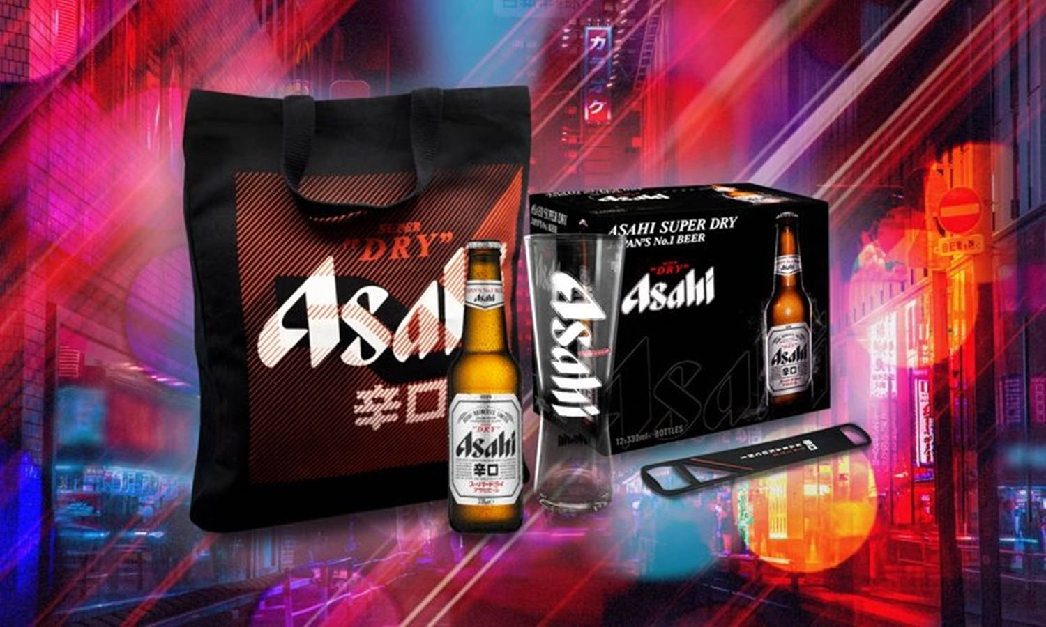 日本 桌布 壁紙 — Asahi Super Dry 啤酒套裝在夜間充滿活力的霓虹燈日本城市景觀中展示。