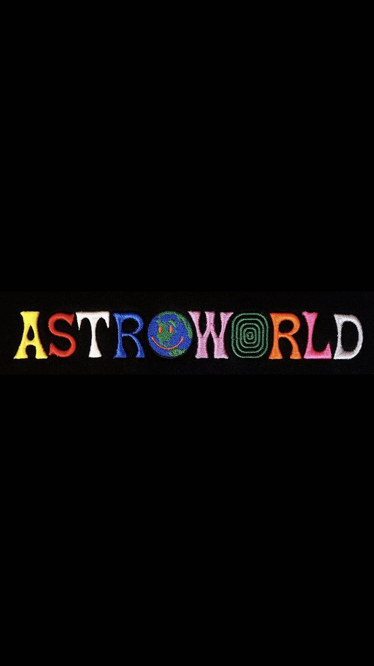 Travis Scott Aesthetic 桌布 壁紙 — 「ASTROWORLD」一詞以色彩繽紛、風格化的字母刺繡在黑色背景上，並以地球儀取代「O」。