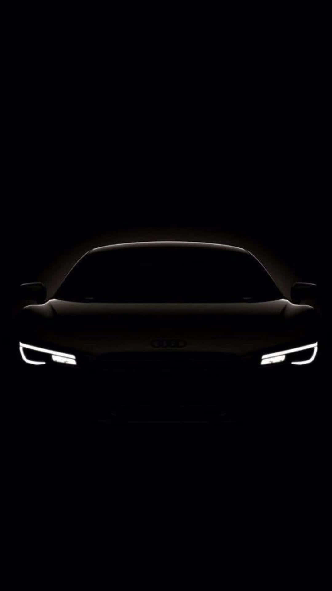 壁紙 — Audi 汽車剪影在純黑色背景上閃爍著銳利的頭燈。