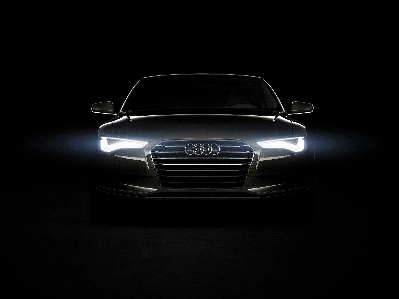 奧迪 桌布 壁紙 — Audi 汽車正面視圖，在漆黑的攝影棚背景下閃耀著銳利的車頭燈。
