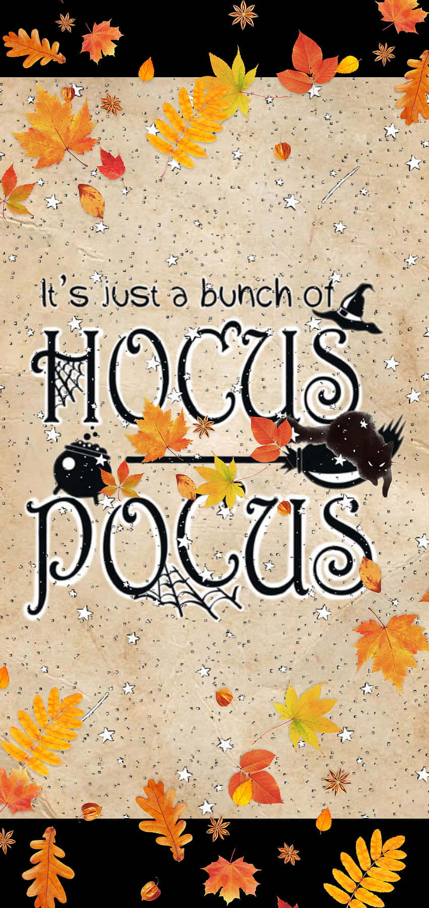  壁紙 — 秋葉和星星圍繞著一頂女巫帽和掃帚，上面有「Hocus Pocus」文字，背景是帶斑點的米色。
