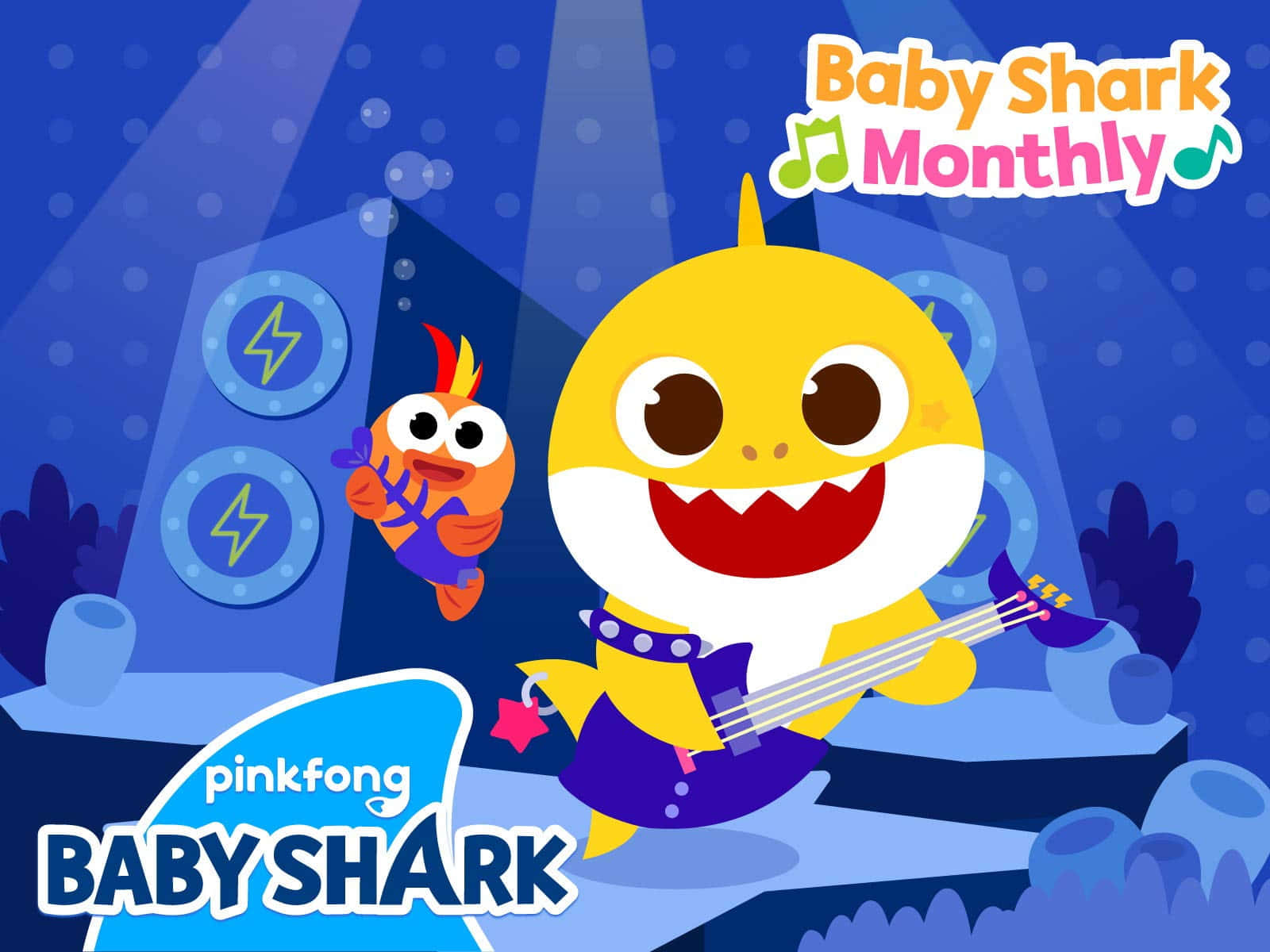 Cartoon 桌布 壁紙 — Baby Shark 在藍色水下舞台上彈吉他，一條小橙色魚在舞台燈光下在他旁邊跳舞。