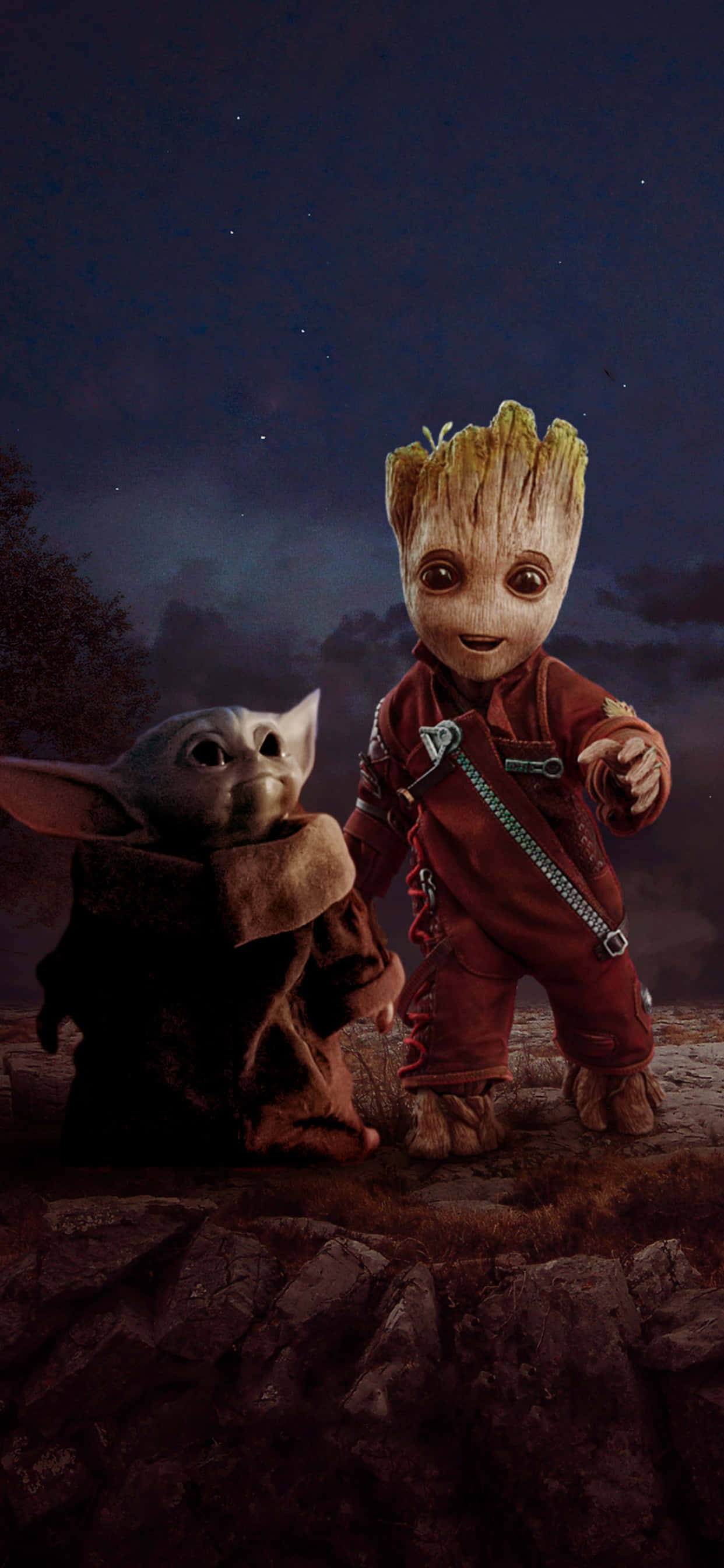 Baby Yoda iPhone 桌布 壁紙 — Baby Yoda 和 Groot 一起站在岩石地形上，背景是佈滿星星的夜空和烏雲。
