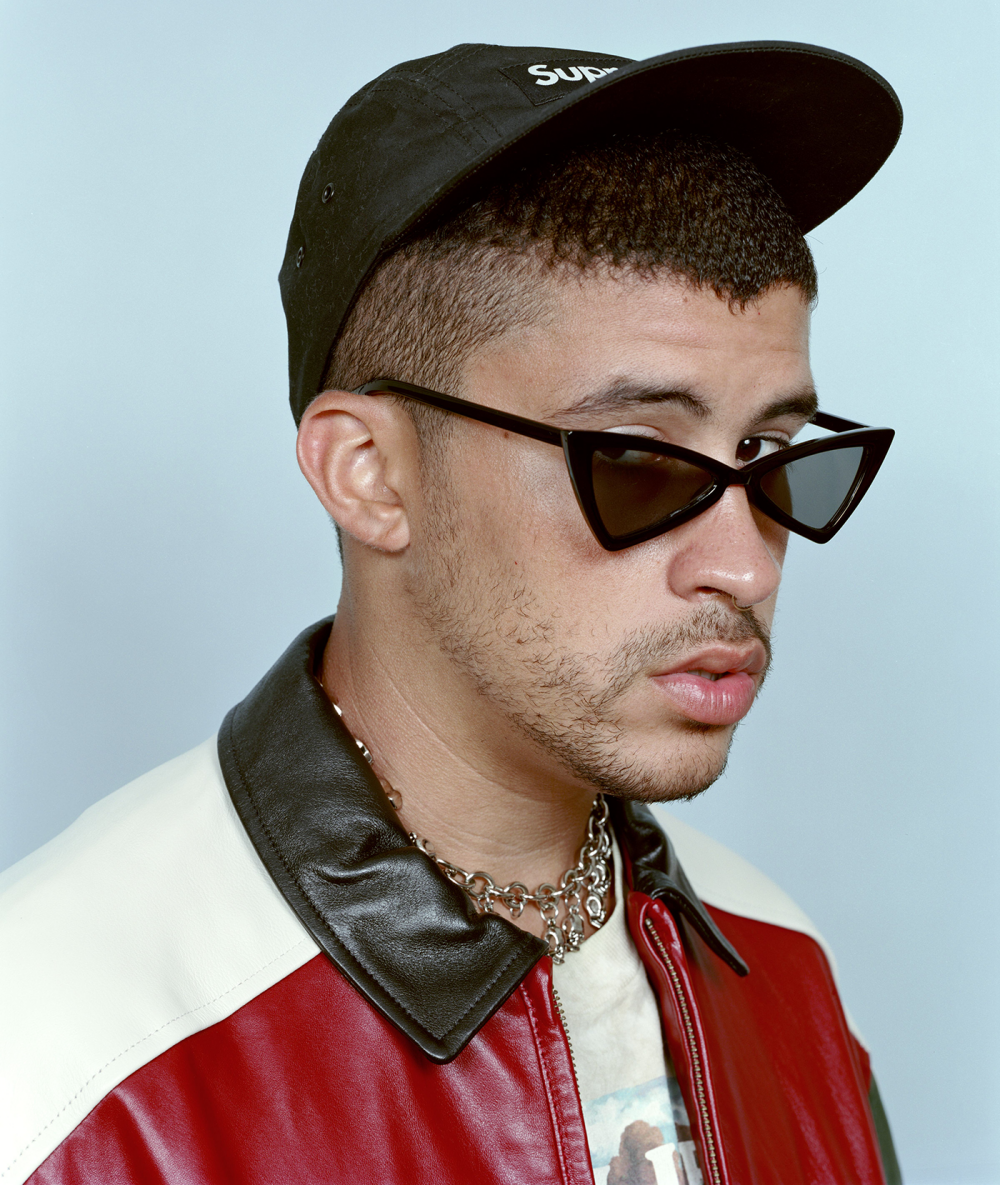 壞痞兔Bad Bunny大膽穿搭，盡顯潮流風格 壁紙