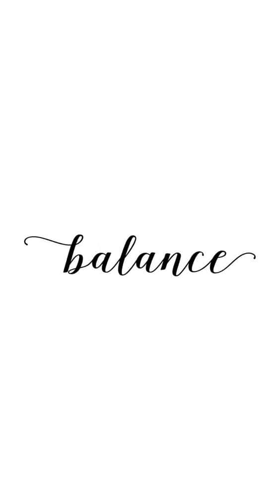 Black And White Quotes Simple 桌布 壁紙 — 「balance」一詞以黑色草書優雅地寫在純白色背景上。