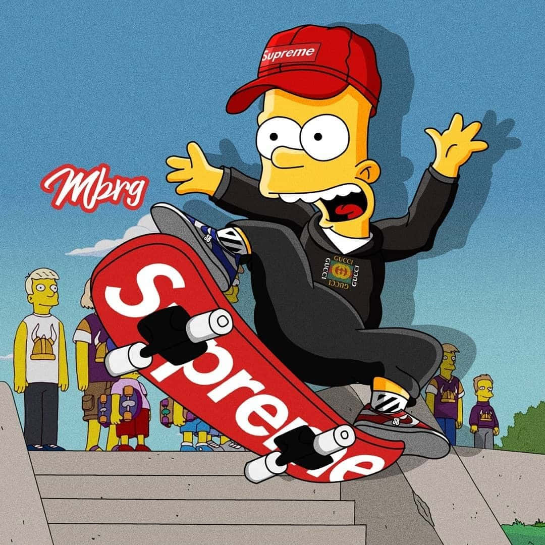 霸子·辛普森 桌布 壁紙 — Bart Simpson 戴著紅色Supreme帽子與Gucci連帽衫，在混凝土樓梯上表演滑板技巧，一群人圍觀。