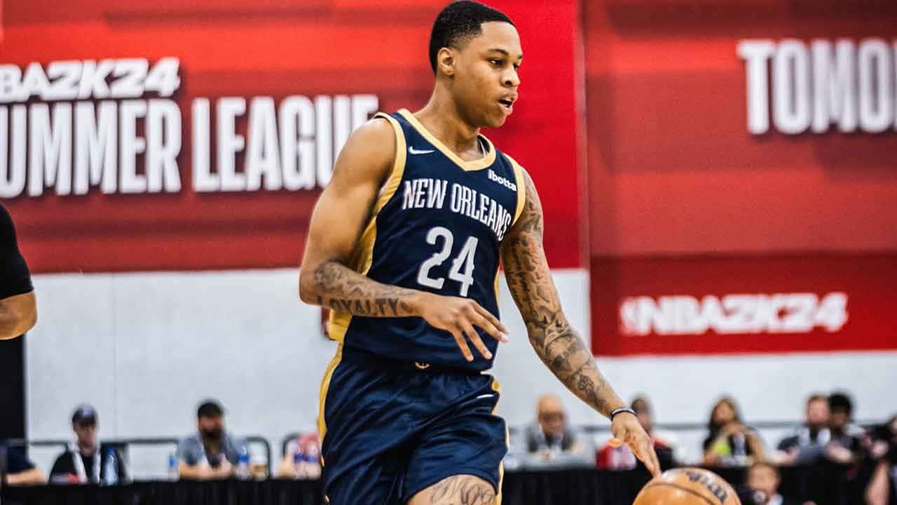 籃球運動員在NBA2K24夏季聯賽比賽中運球。 — NBA 壁紙