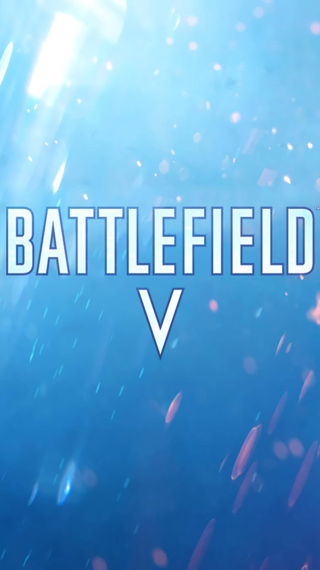 v 桌布 壁紙 — Battlefield V 標誌在充滿動感的藍色水下場景中，以亮白色發光，並帶有漂浮的粒子和光線。