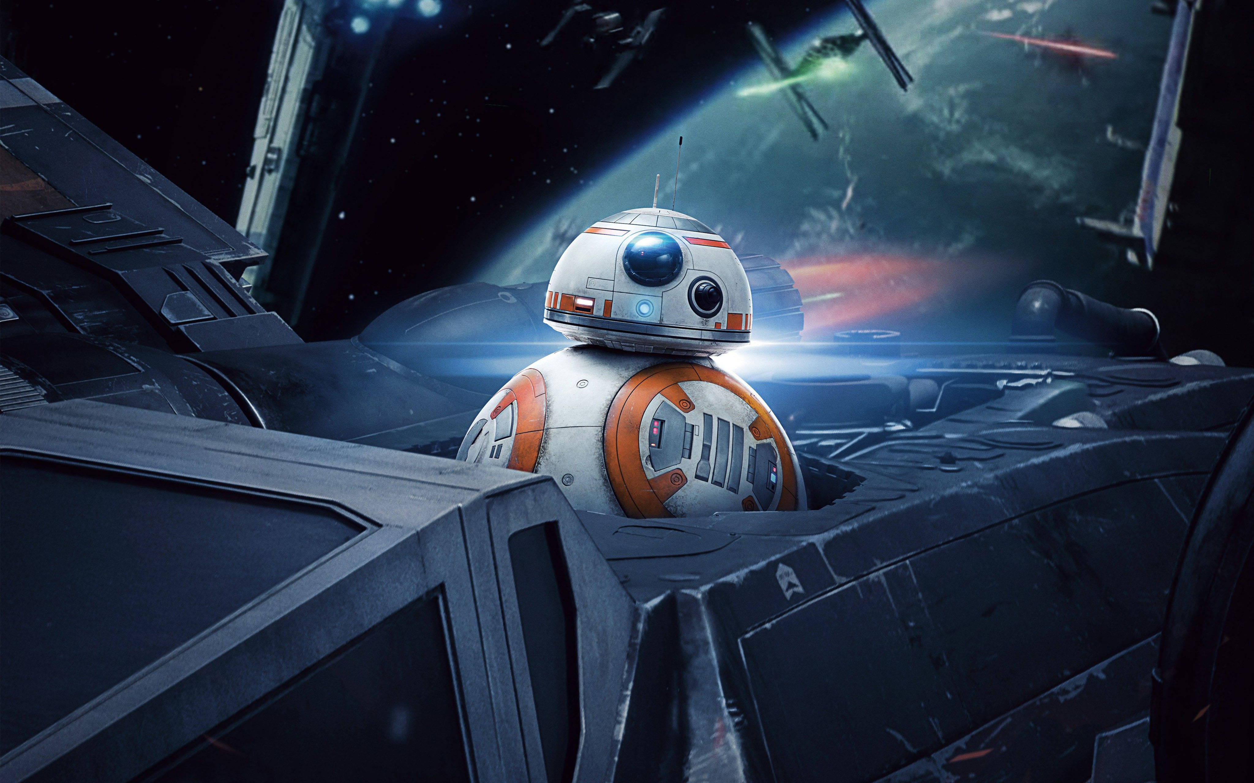 4K 星際大戰 桌布 壁紙 — BB-8 機器人從太空船駕駛艙窺視，背景是星際戰鬥中的星星和行星。
