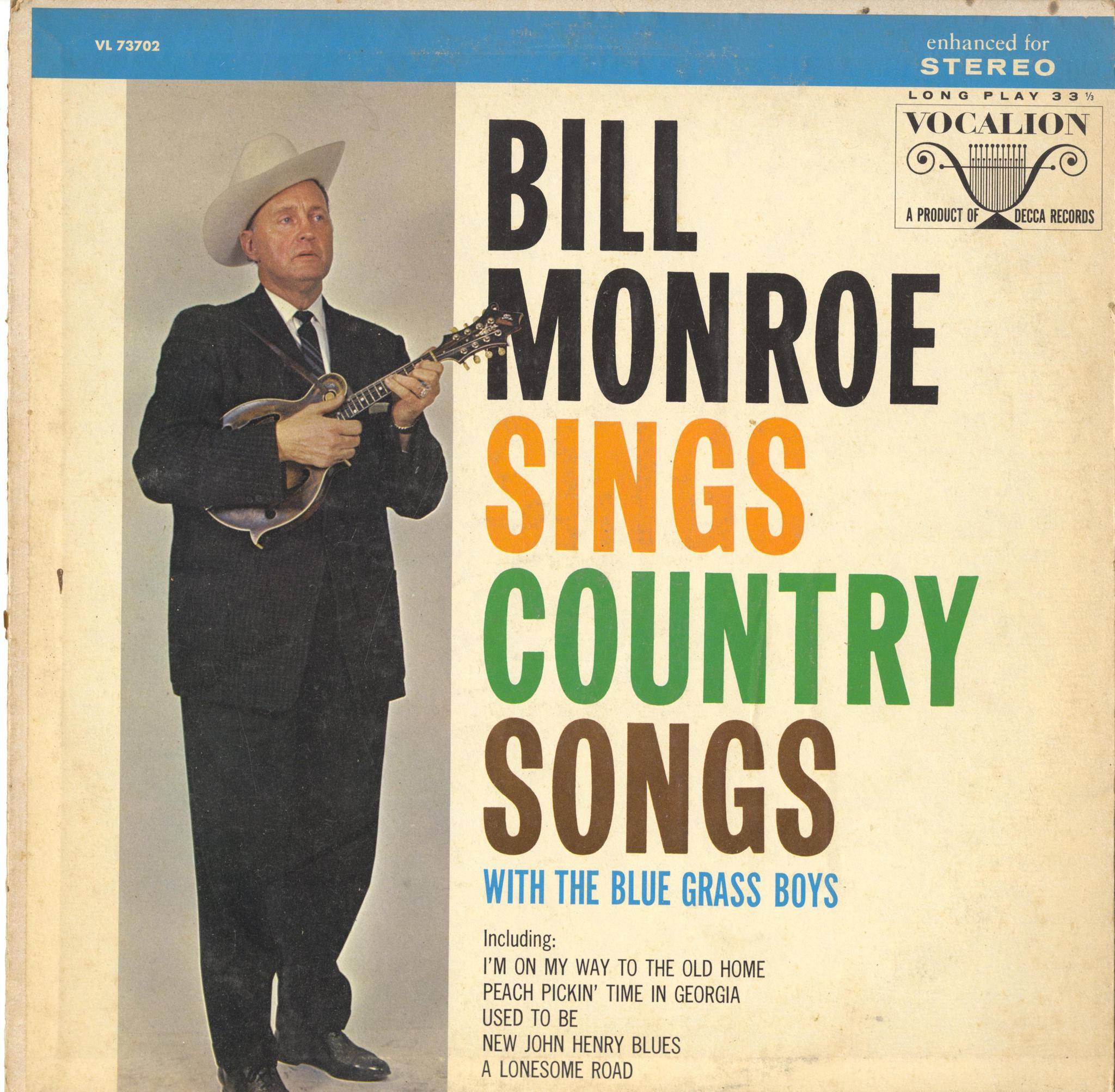 音樂 桌布 壁紙 — Bill Monroe 身穿西裝和牛仔帽，手持曼陀林，背景簡潔的復古專輯封面。