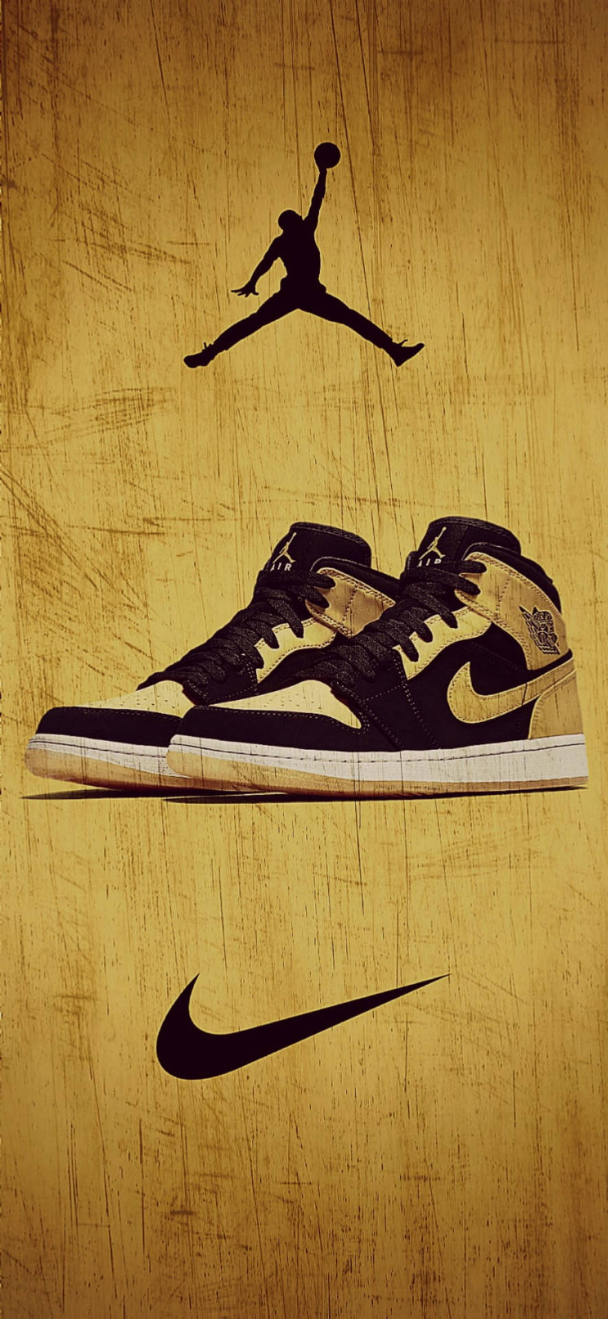 黑色和金色的 Jordan 運動鞋，帶有 Jumpman 標誌和 Nike 勾勾，金色紋理背景。 — Jordan Logo 壁紙