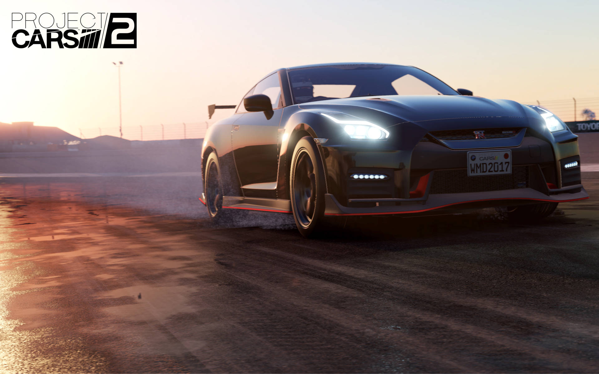黑色日產GT-R在賽車遊戲中於日落時分在潮濕賽道上甩尾。 — Project Cars 2 壁紙