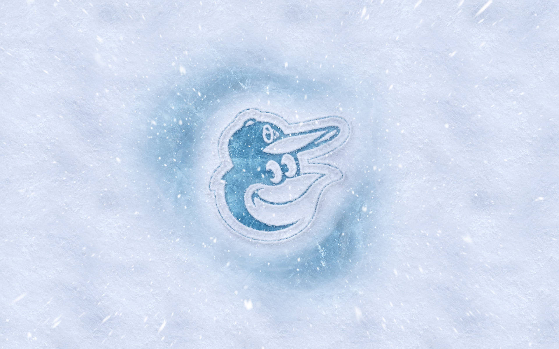 雪中雕刻的藍色棒球隊標誌，伴有飄落的雪花。 — MLB 壁紙