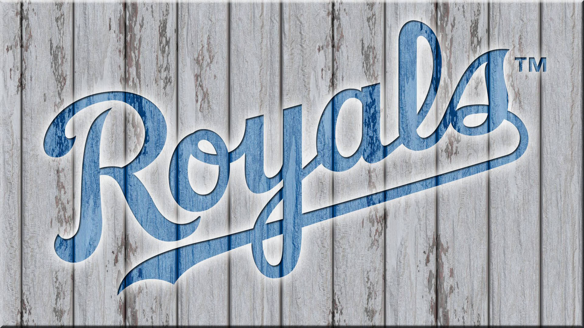 風化木背景上的 Blue Royals 運動標誌 — MLB 壁紙