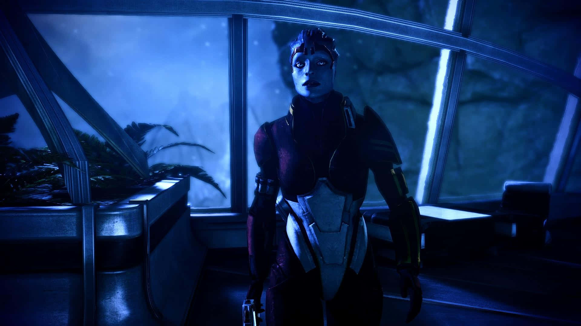 Mass Effect Samara 桌布 壁紙 — 一個藍皮膚的外星人身穿未來裝甲，站在一個光線昏暗、有大窗戶和發光藍光的科幻房間裡。