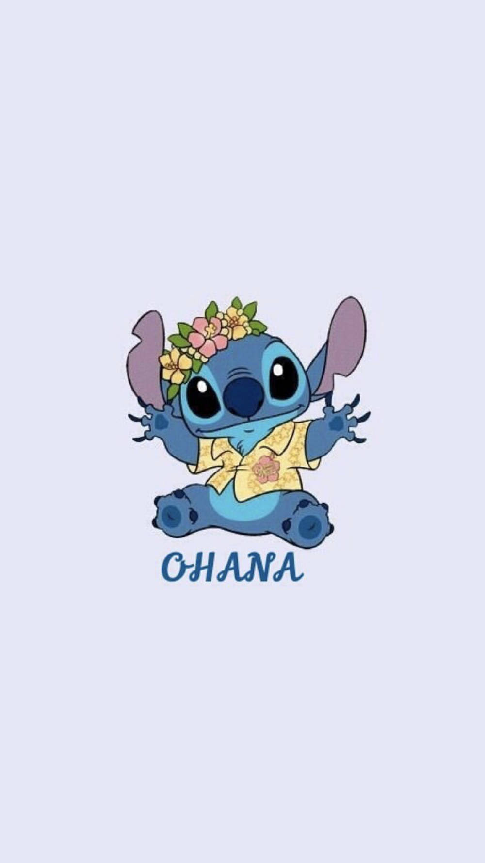 藍色史迪奇卡通角色，戴著花冠和黃色襯衫，帶有「OHANA」文字。 — Stitch 壁紙