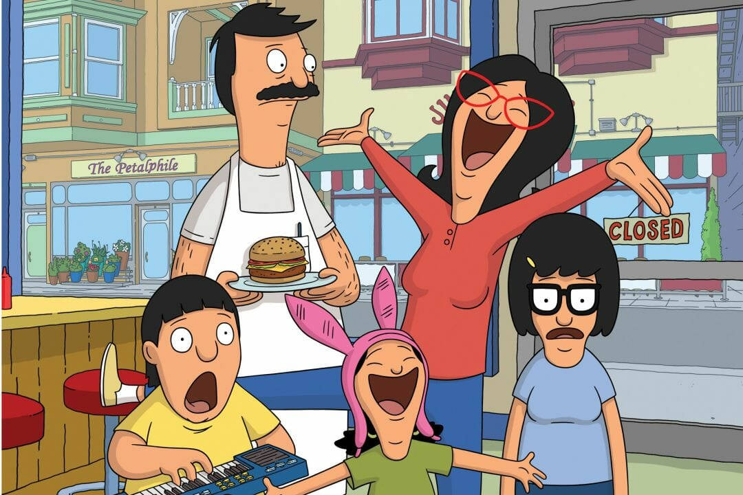tina bobs burgers 桌布 壁紙 — Bob's Burgers 一家人在他們的餐廳裡，盤子上放著一個漢堡，開心地笑著。