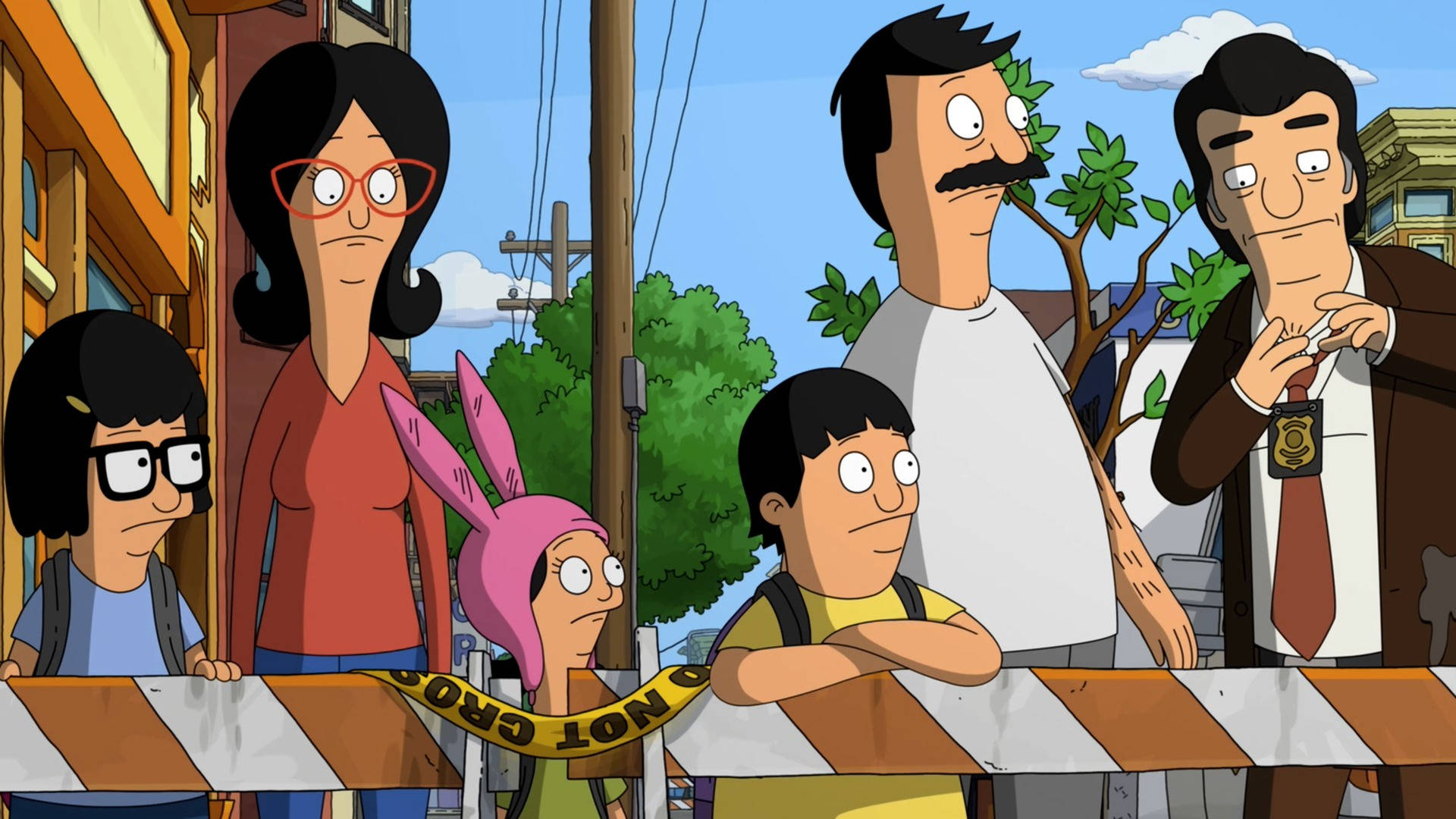 Family 桌布 壁紙 — Bob's Burgers 一家和一名警察站在陽光明媚的郊區街道上的「禁止跨越」膠帶後面。