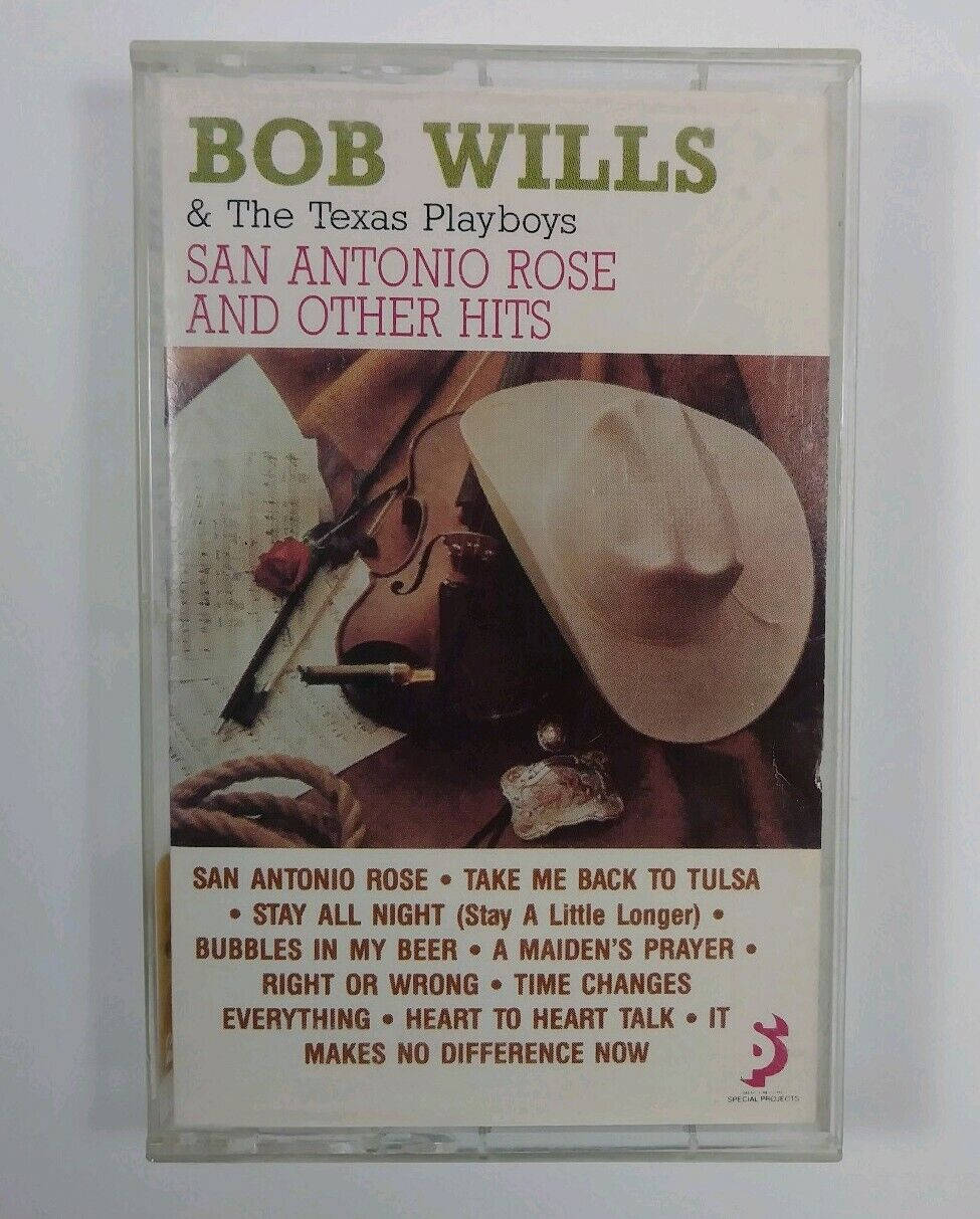 Entertainment 桌布 壁紙 — Bob Wills and The Texas Playboys 的復古卡式錄音帶封面，以溫暖的棕色背景襯托牛仔帽、小提琴和樂譜。