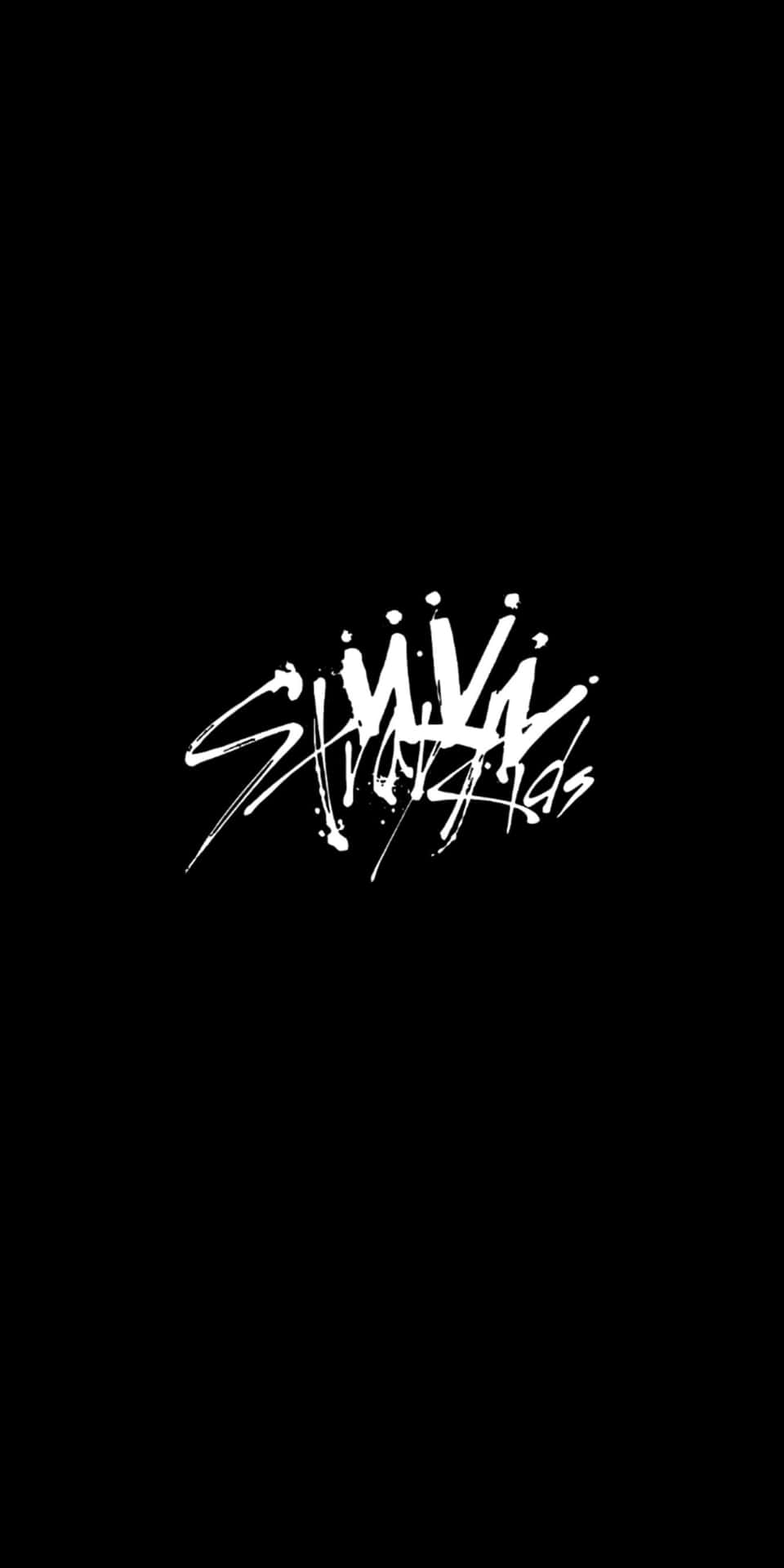  壁紙 — 大膽的白色塗鴉風格文字拼出「SLIMVIA」，飛濺在 stark 黑色背景上。