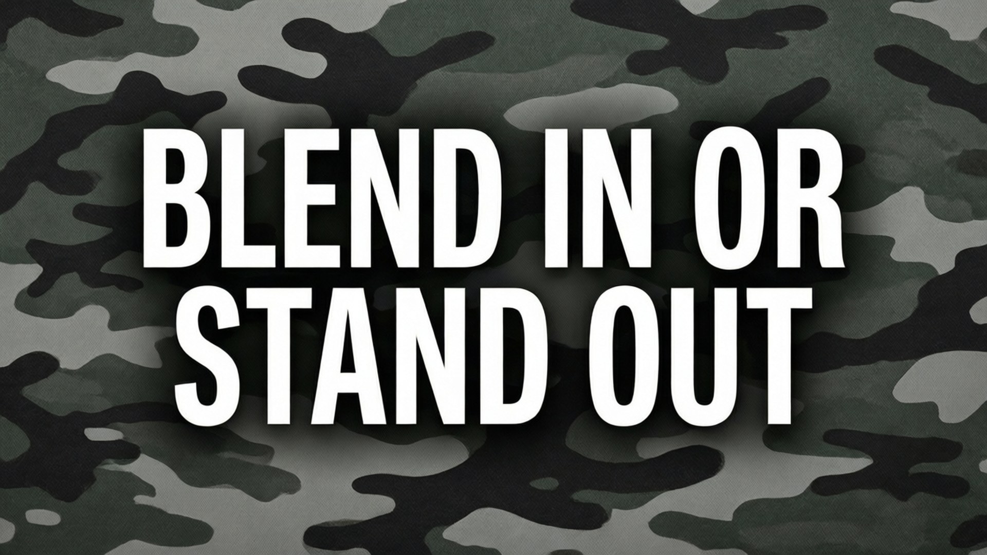 Quote Over Camo 壁紙 — 粗體白色文字「blend in or stand out」與深綠色和黑色迷彩圖案背景形成鮮明對比。