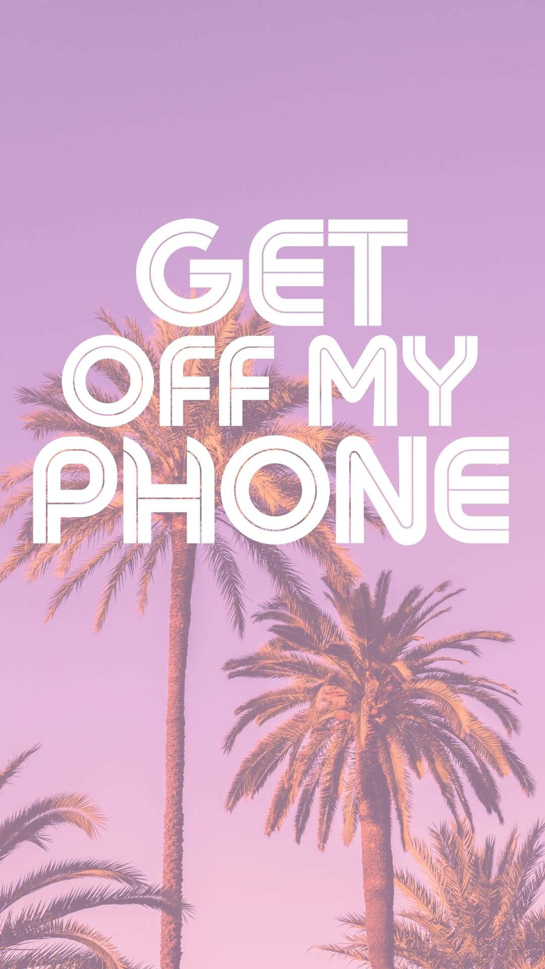  壁紙 — 粗體白色文字寫著「get off my phone」，背景是柔和的紫色天空和剪影棕櫚樹。
