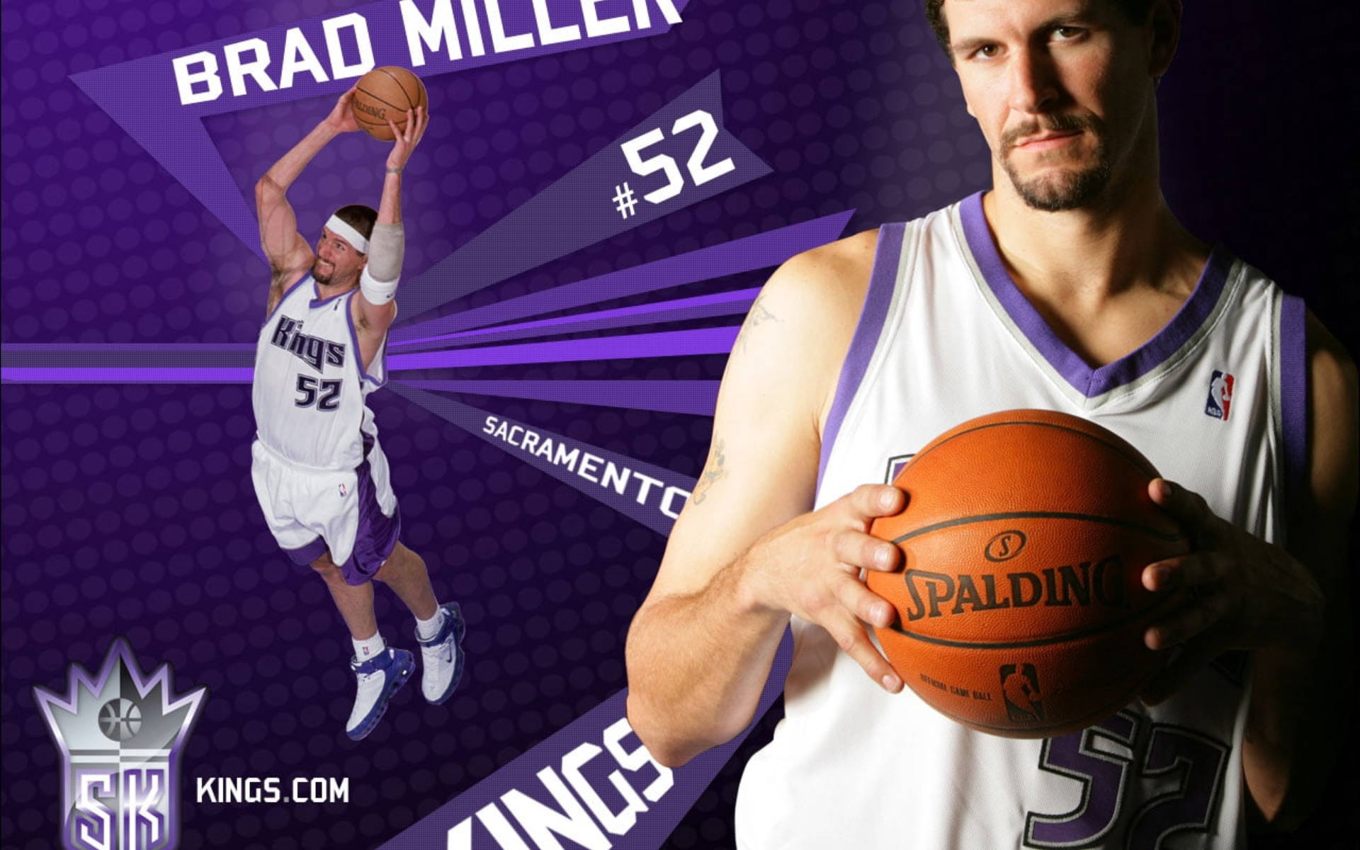 Sacramento 桌布 壁紙 — Brad Miller 身穿沙加緬度國王隊球衣，在紫色幾何背景前手持籃球擺姿勢。