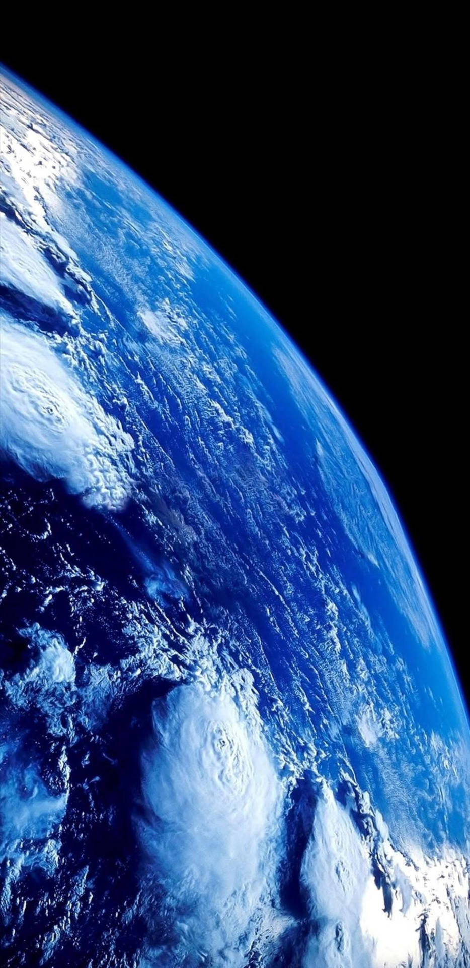 從太空看到的地球，有藍色海洋、白色雲層和黑色虛空 — 地球 壁紙