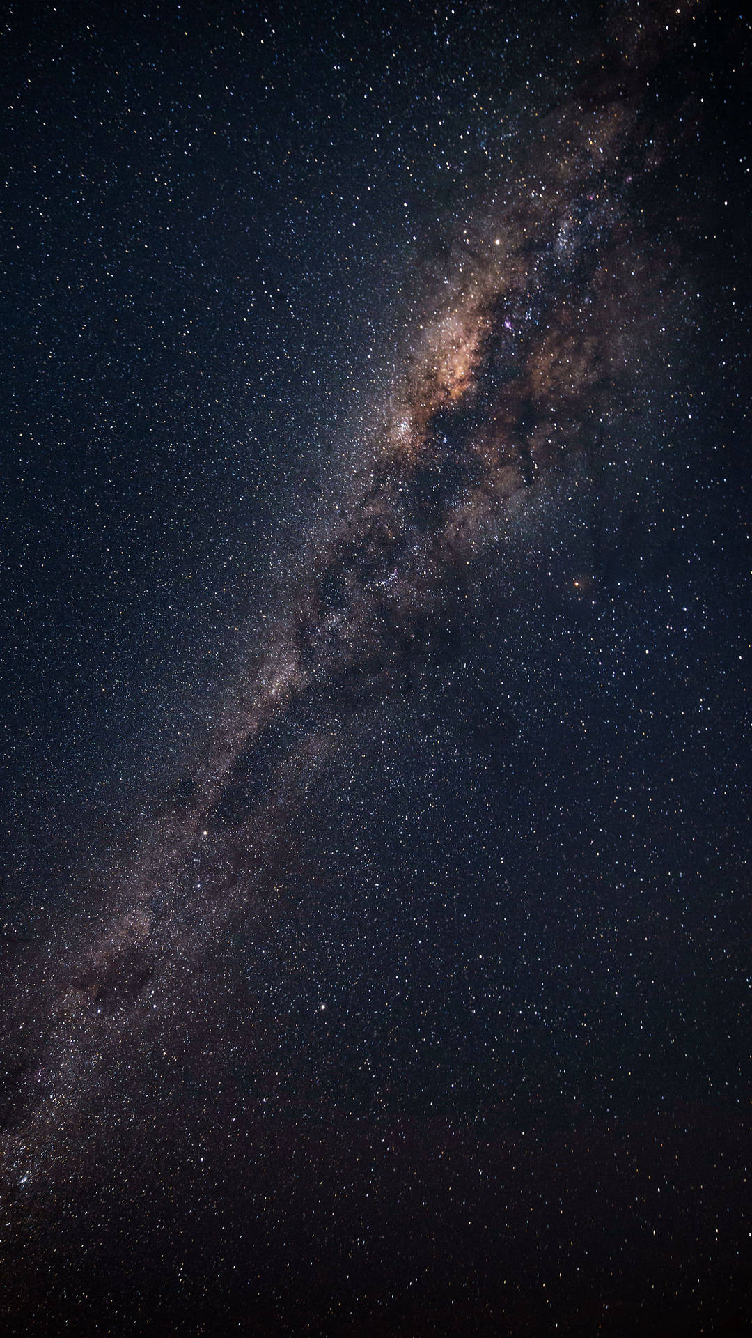 夜空中的銀河系，帶有星星和宇宙塵埃 — 銀河 壁紙
