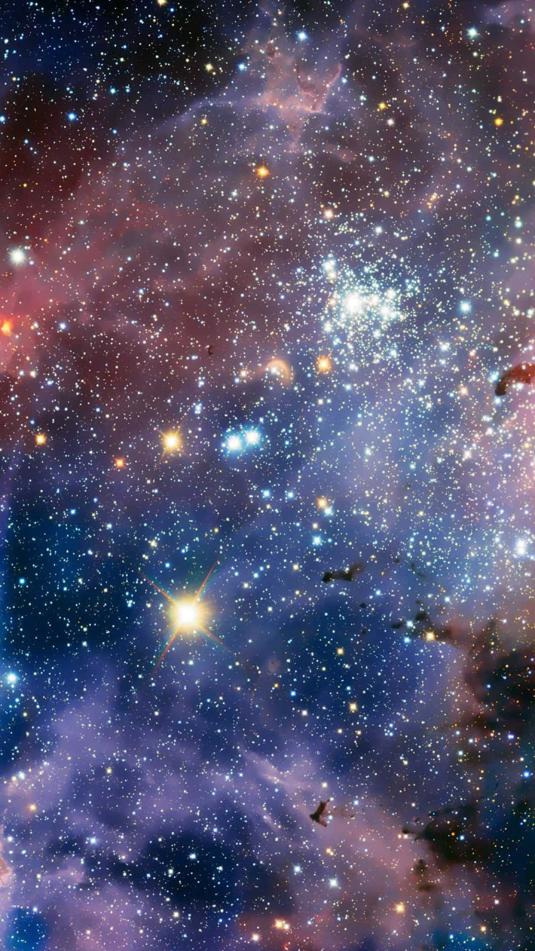  壁紙 — 令人嘆為觀止的充滿發光恆星和紫色、粉紅色、藍色氣體漩渦雲的充滿活力的宇宙星雲景觀。