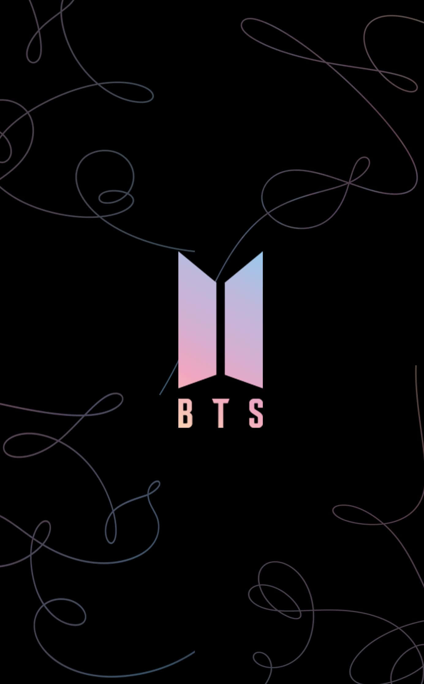 Bts Icon 桌布 壁紙 — BTS 標誌以粉紅和藍色漸層置於黑色背景中央，帶有精緻的漩渦線條藝術。