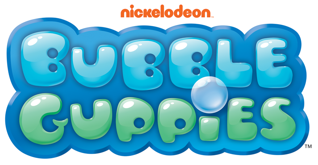 泡泡小隊 桌布 壁紙 — Bubble Guppies 標誌，帶有氣泡般的藍色和綠色3D字母，以及一個漂浮的氣泡，背景為白色。