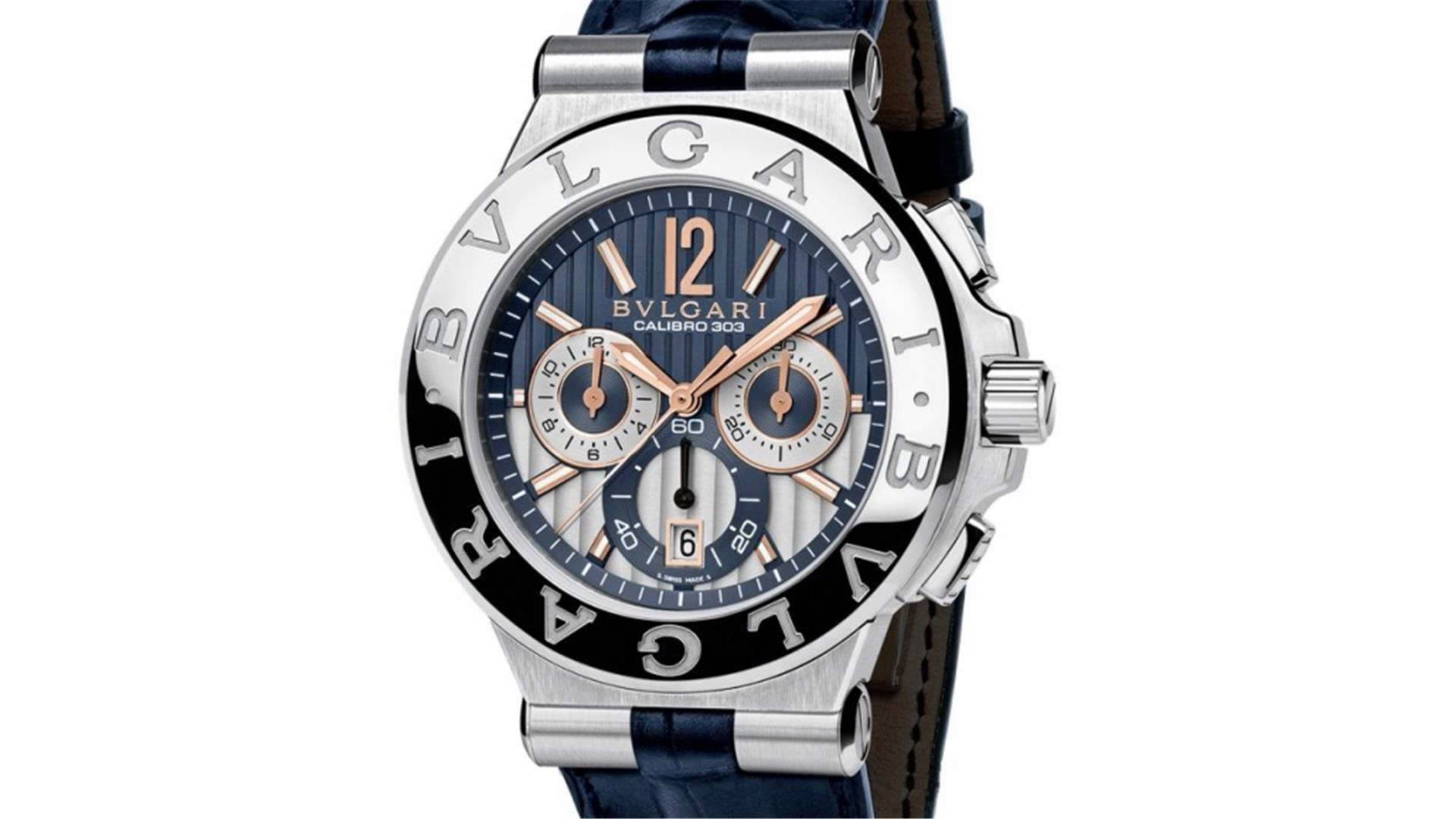 Bvlgari 桌布 壁紙 — Bvlgari手錶特寫，藍色錶盤，銀色錶殼，白色背景。