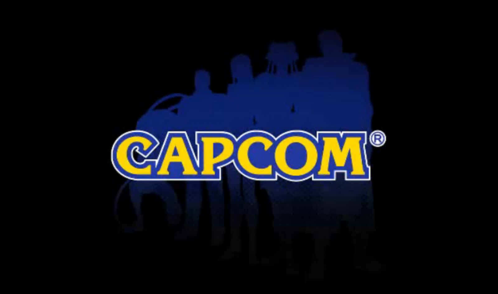卡普空 桌布 壁紙 — Capcom 標誌以粗體黃色配藍色輪廓，在深色背景上呈現遊戲角色的淡藍色剪影。
