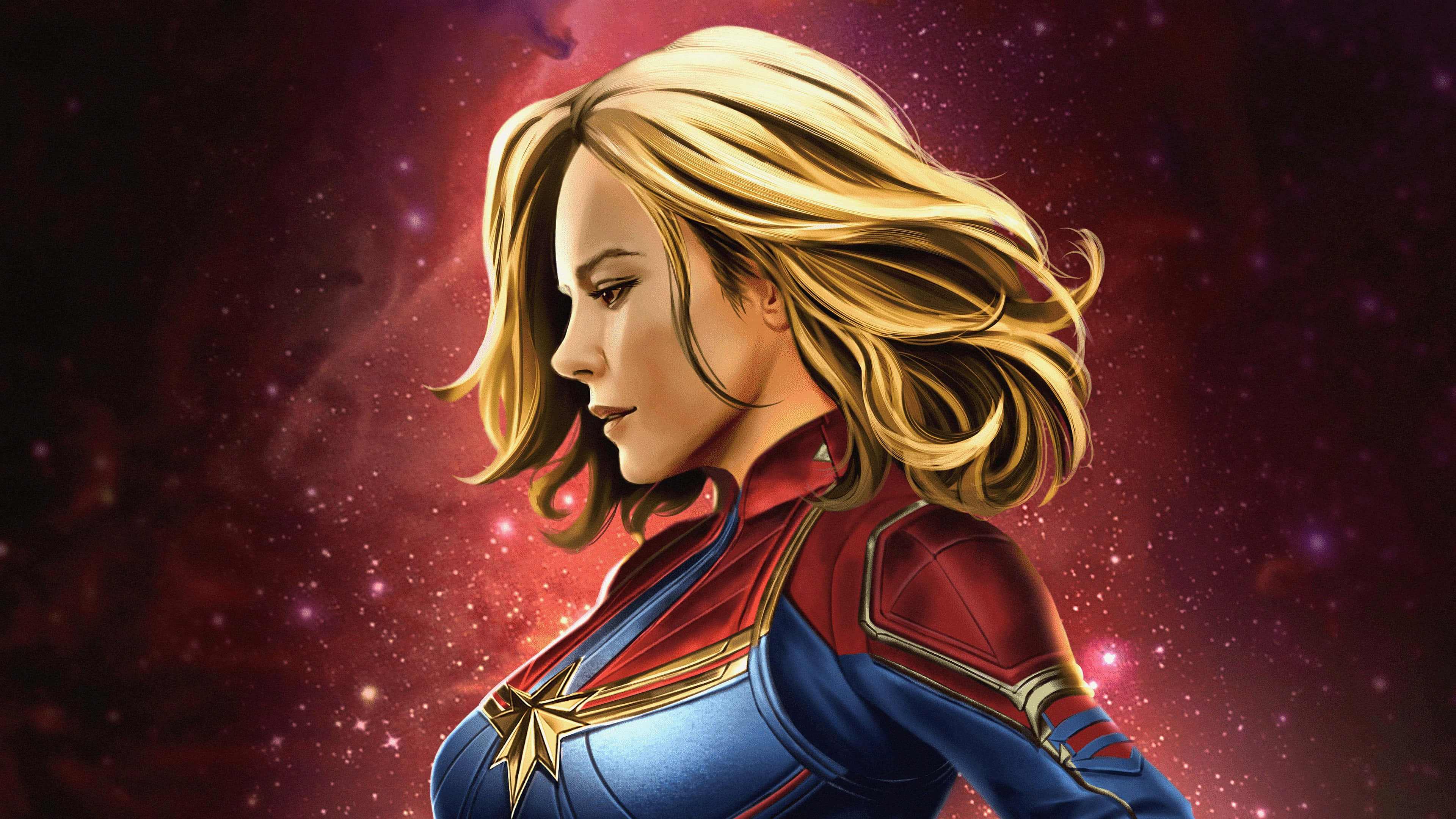 桌布 壁紙 — Captain Marvel 側身站立，背景是充滿活力的宇宙星雲，旋轉的紅色和紫色，她的金髮飄揚，目光向前。