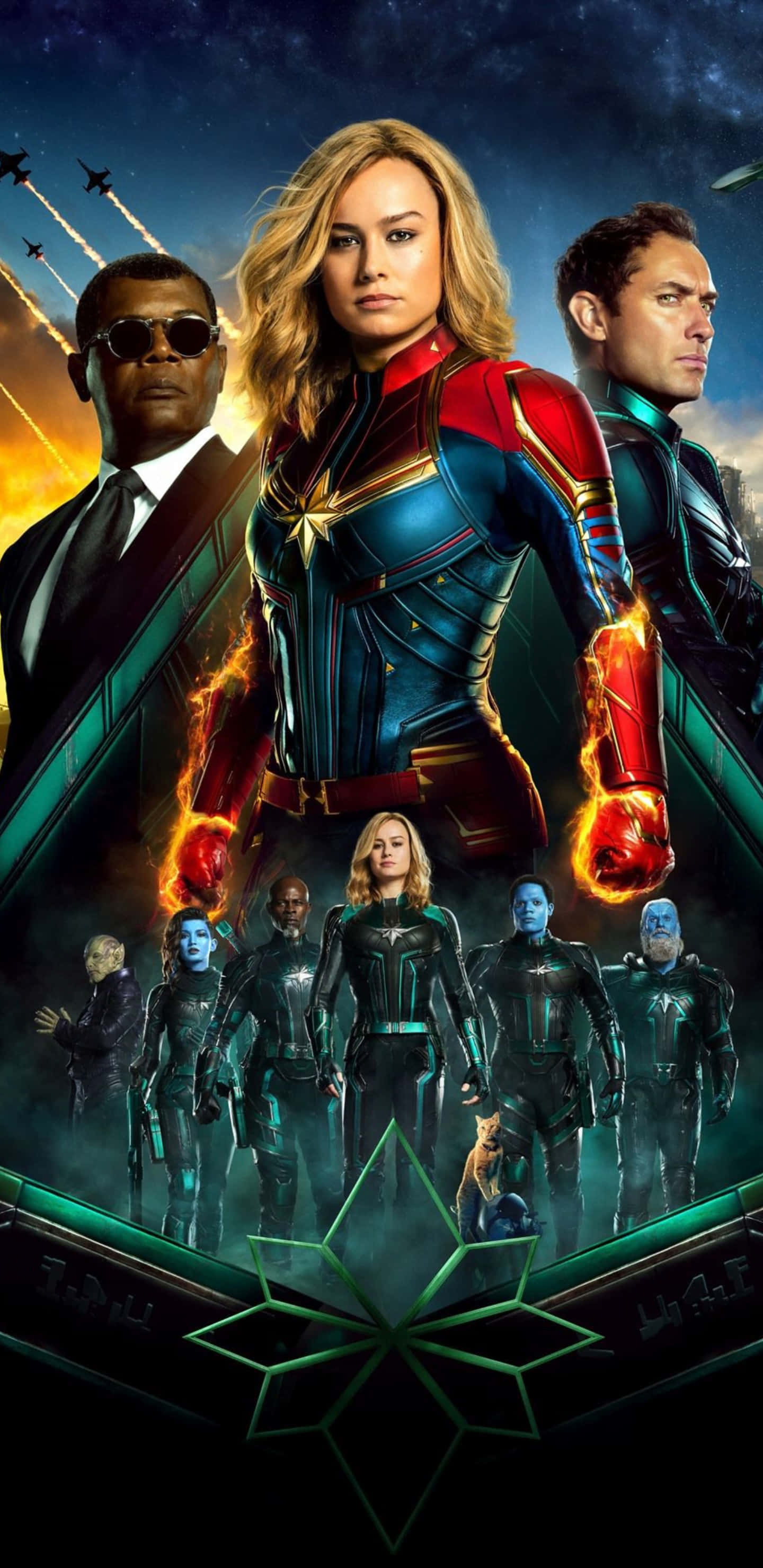 Characters 桌布 壁紙 — Captain Marvel 和她的團隊英勇地站在宇宙背景下，帶有熾熱的能量效果和星空。