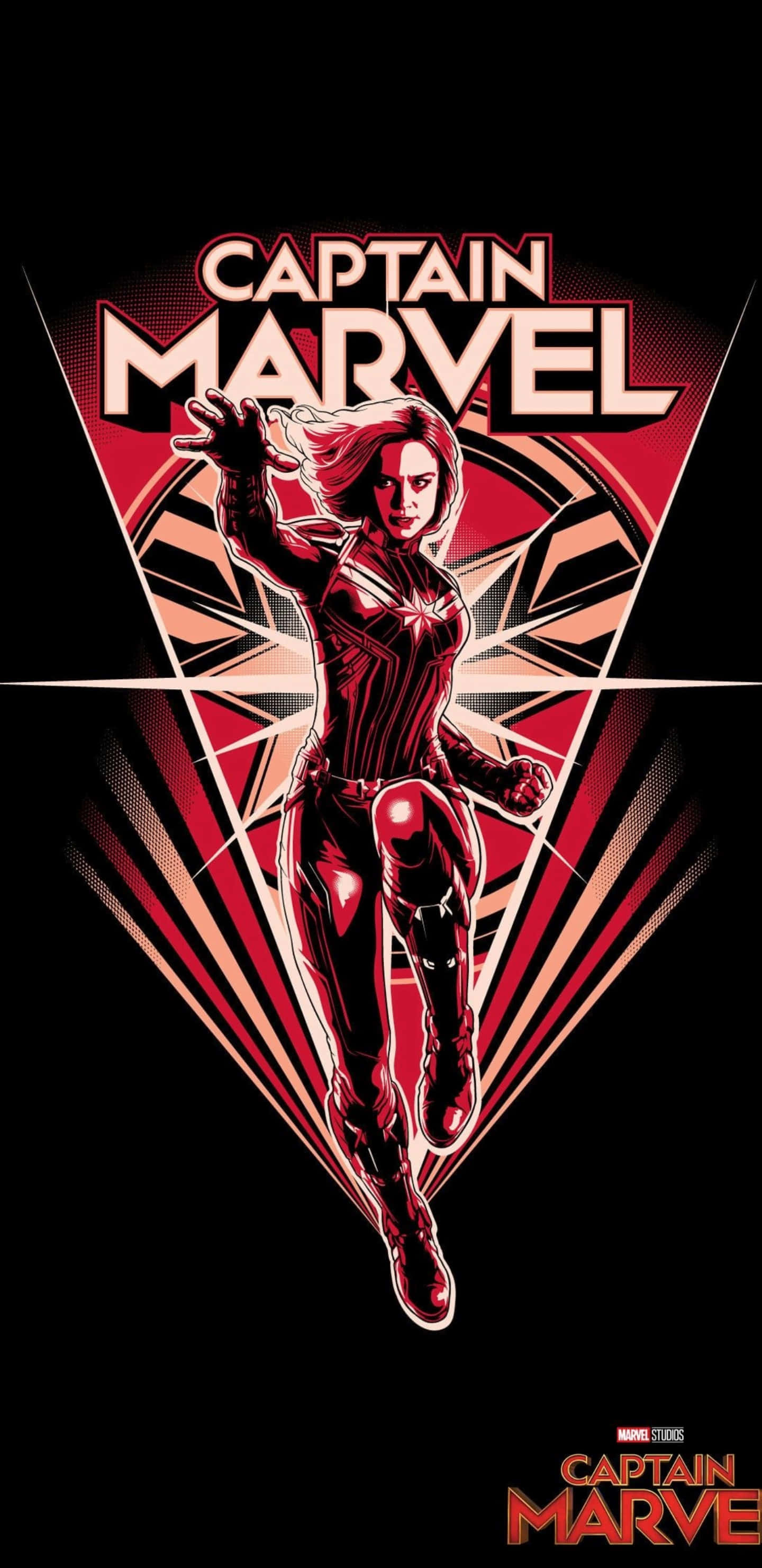 Pixel 3xl Captain Marvel 桌布 壁紙 — Captain Marvel 穿著紅色和黑色套裝，在幾何星爆背景和粗體漫畫文字前動態站立。