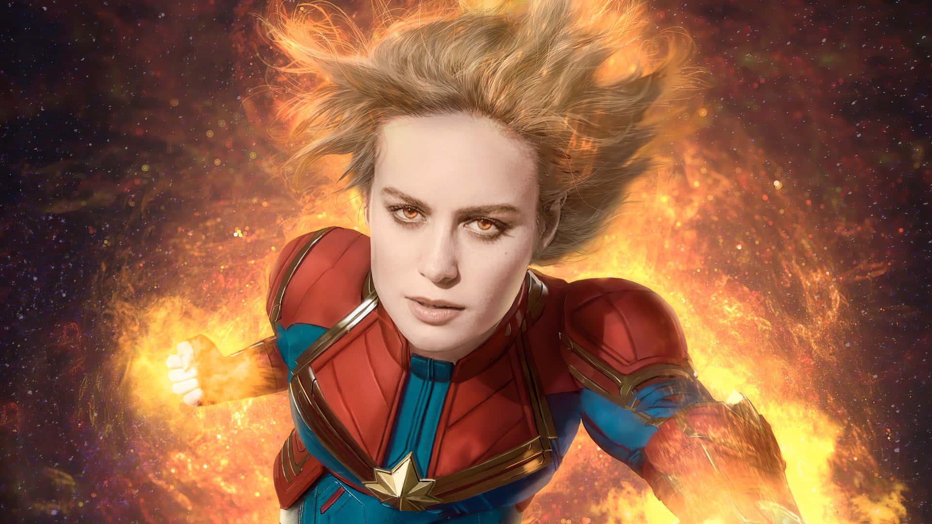 Captain Marvel HD 桌布 壁紙 — Captain Marvel 身穿紅藍戰衣，在星雲背景下穿越熾熱的宇宙能量戰鬥。