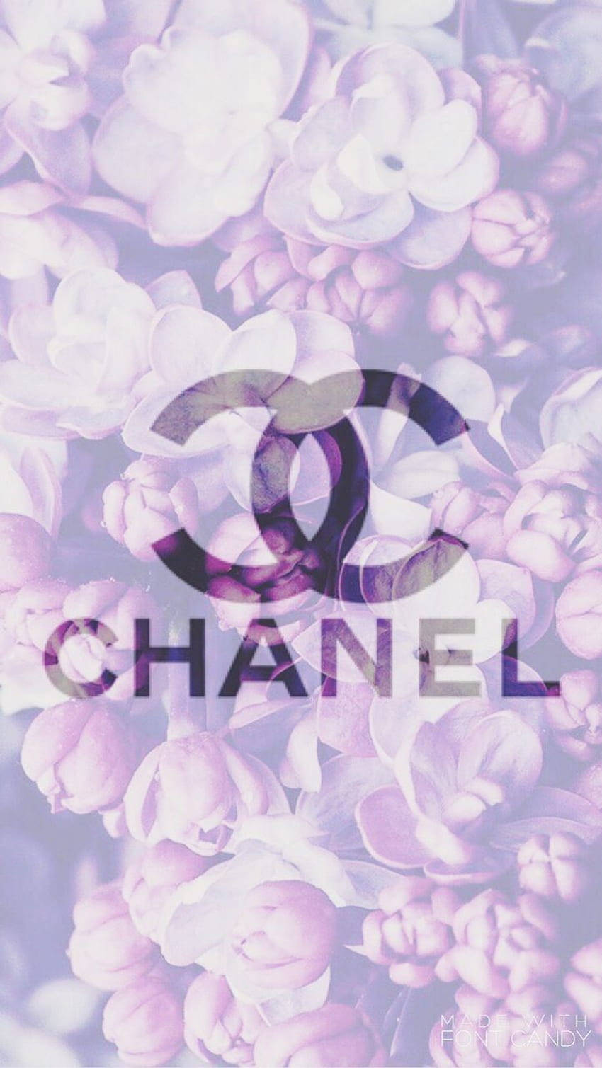 Pink Chanel Logo 桌布 壁紙 — Chanel 標誌疊加在柔和的紫色繡球花背景上，帶有夢幻復古美學。