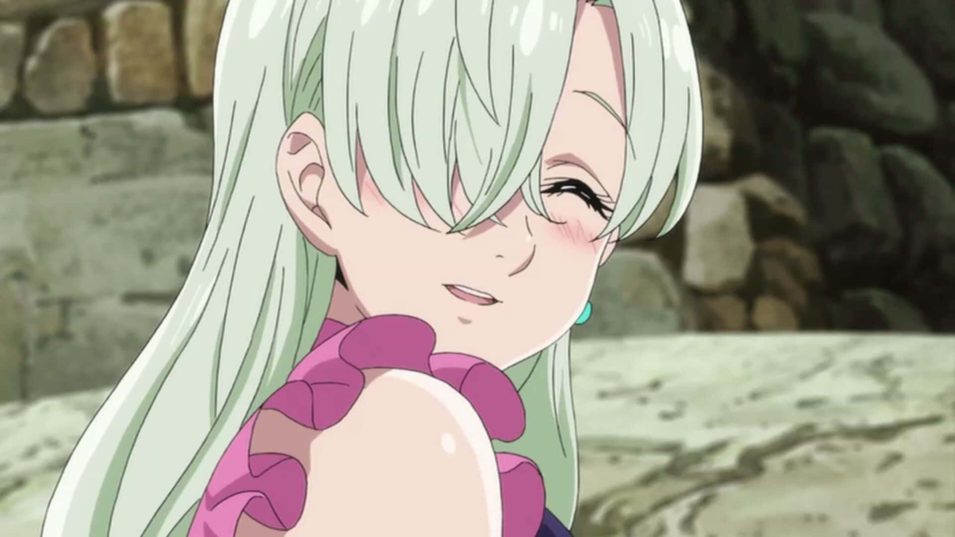 Seven Deadly Sins Elizabeth Liones 桌布 壁紙 — 一位開朗的動漫女孩，薄荷綠髮色，穿著紫色荷葉邊上衣，在石牆背景下溫柔微笑。