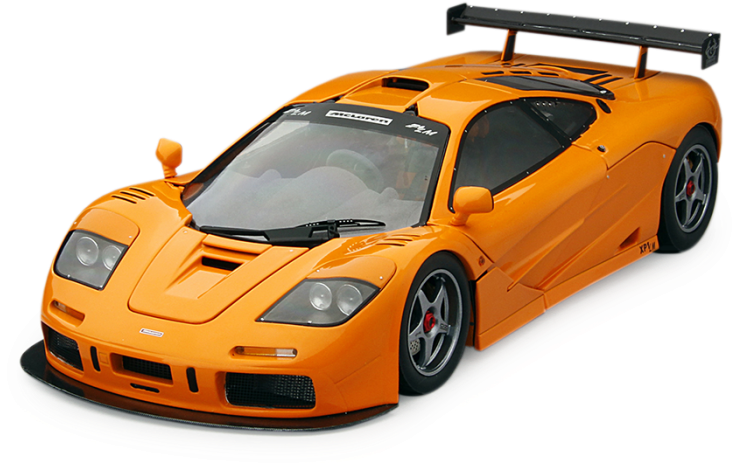 橙色McLaren F1 LM賽車模型在白色展示台上。 — F1 壁紙